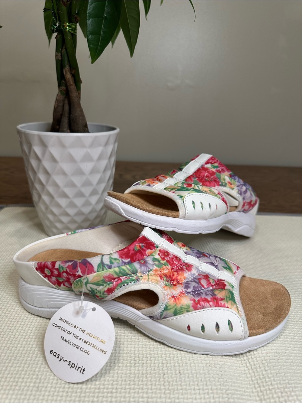 NEW Easy Spirit Tracie Floral Sandal in White Floral Multi-Color Wo 7.5 Narrow